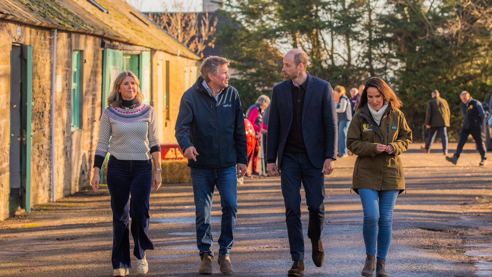 Prinz William besucht schottische Landwirte