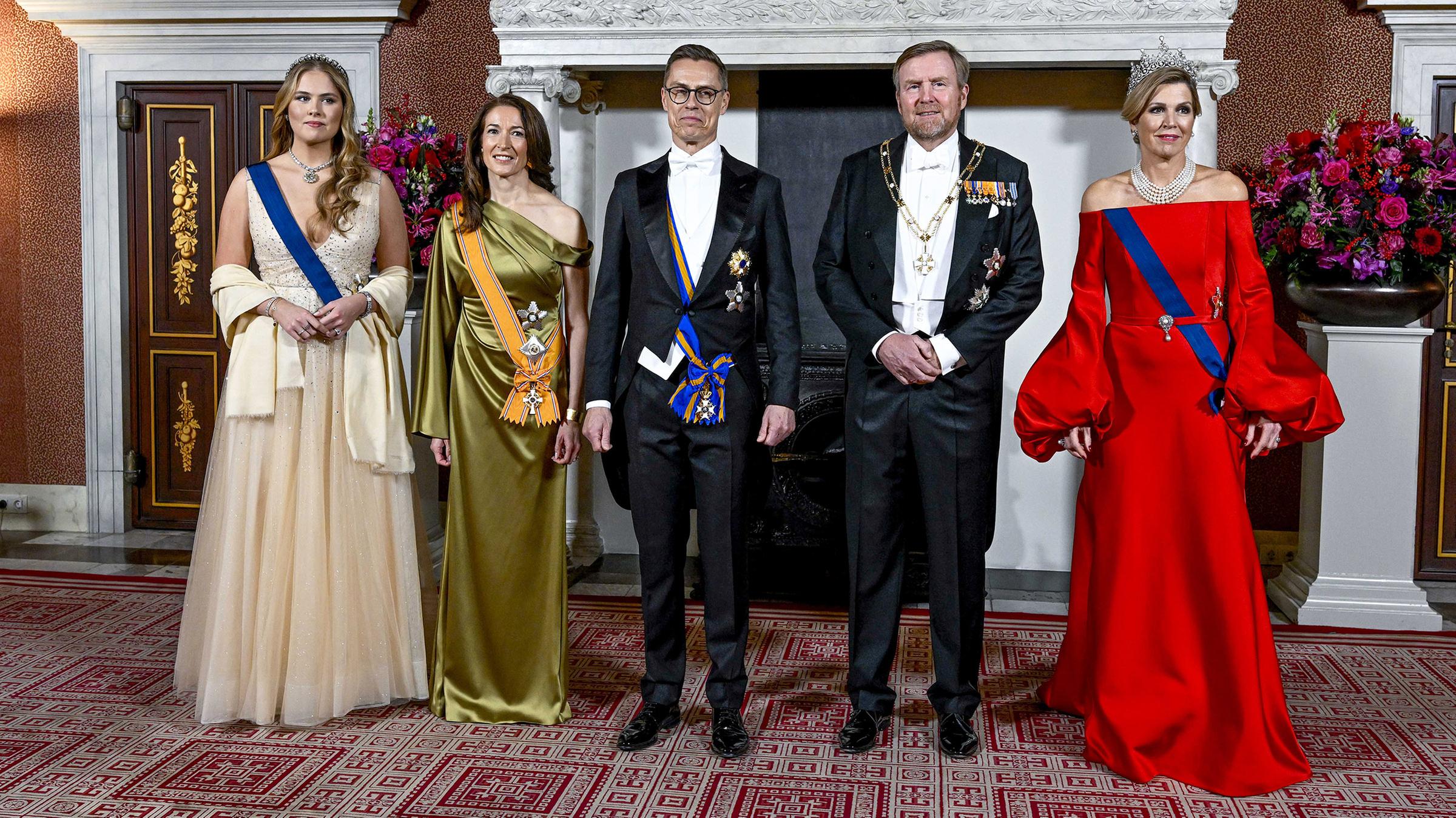 König Willem-Alexander und Königin Maxima beim Empfang des finnischen Präsidentenpaars.