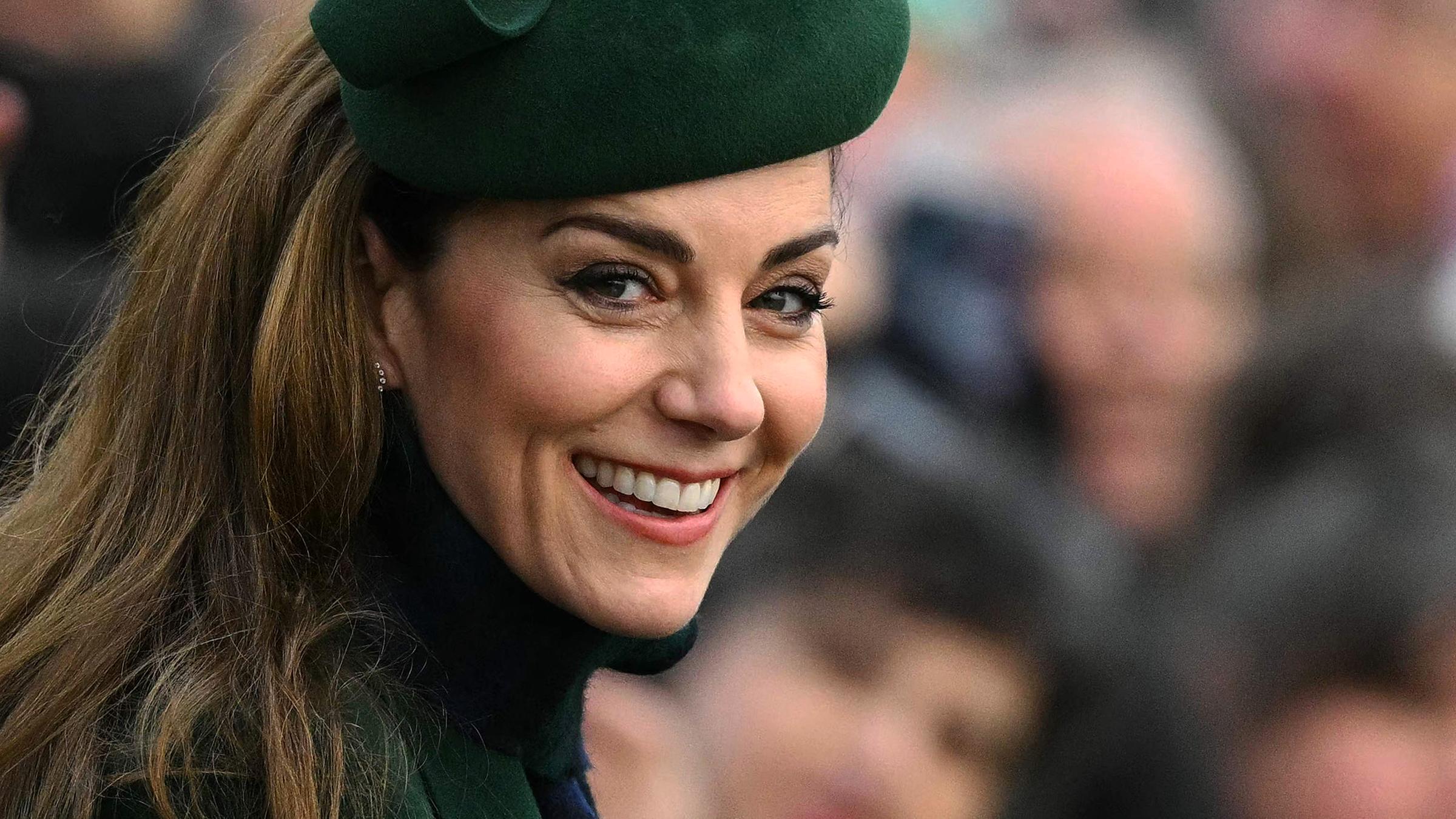 Prinzessin Kate darf ab jetzt "Royal Warrants" verleihen. Eine große Ehre, denn seit 1910 ist sie damit die erste Princess of Wales, die royale Hoflieferanten ernennen darf. (13.01.2025)