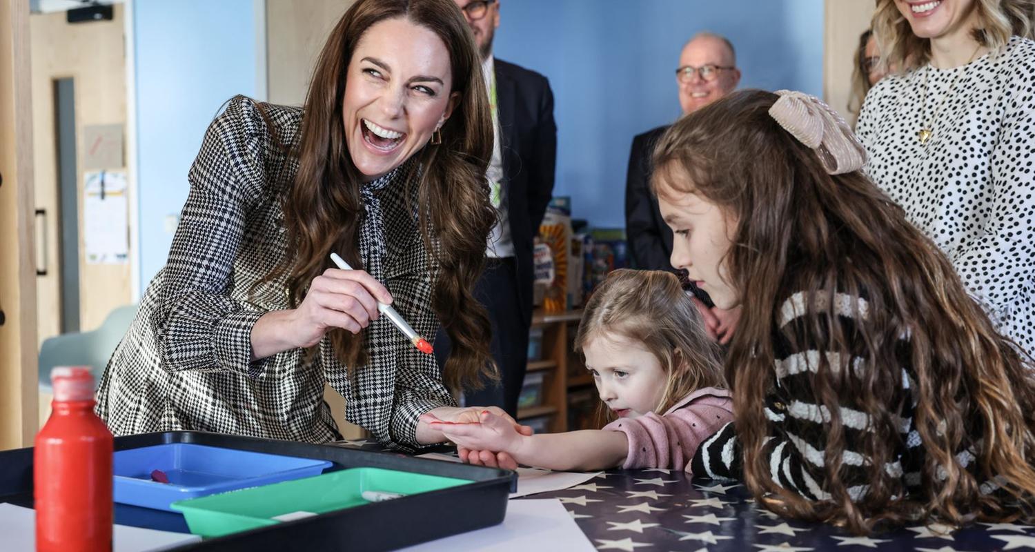 Prinzessin Kate spielt mit Kindern im Hospiz
