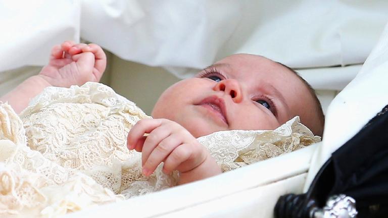 Charlotte im Taufkeid
