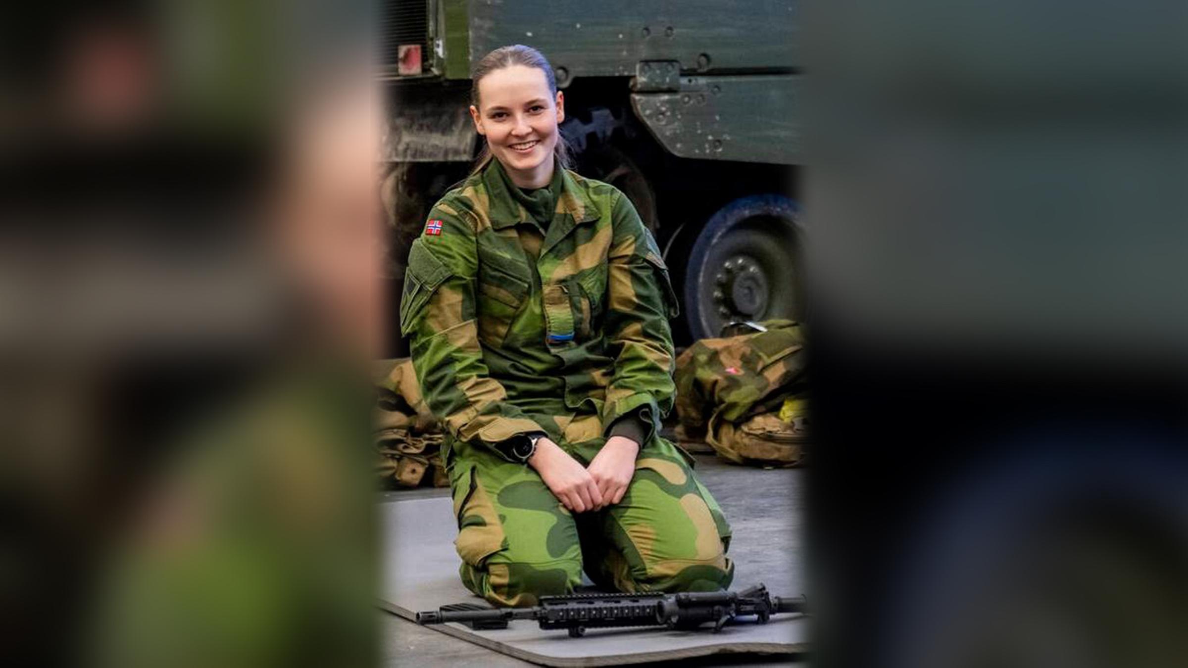 Ingrid Alexandra absolviert Grundausbildung