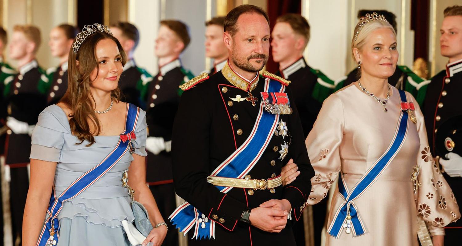 Prinzessin Ingrid Alexandra von Norwegen mit ihren Eltern
