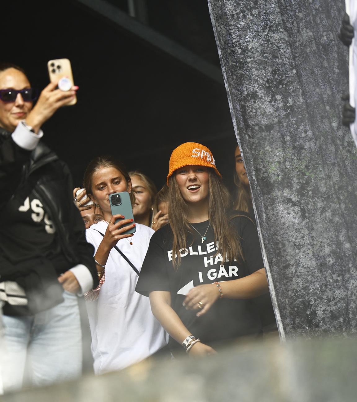 Dänemarks Prinzessin Isabella trug auf einem Konzert ein provokantes Shirt, dessen Aufschrift eine sexuelle Anspielung macht. Das Königshaus äußerte sich bisher nicht dazu. (11.08.2025)