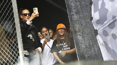 Dänemarks Prinzessin Isabella trug auf einem Konzert ein provokantes Shirt, dessen Aufschrift eine sexuelle Anspielung macht. Das Königshaus äußerte sich bisher nicht dazu. (11.08.2025)