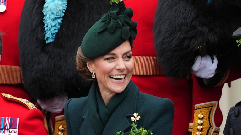 Prinzessin Kate lächelt an der Feier beim St. Patrick's Day