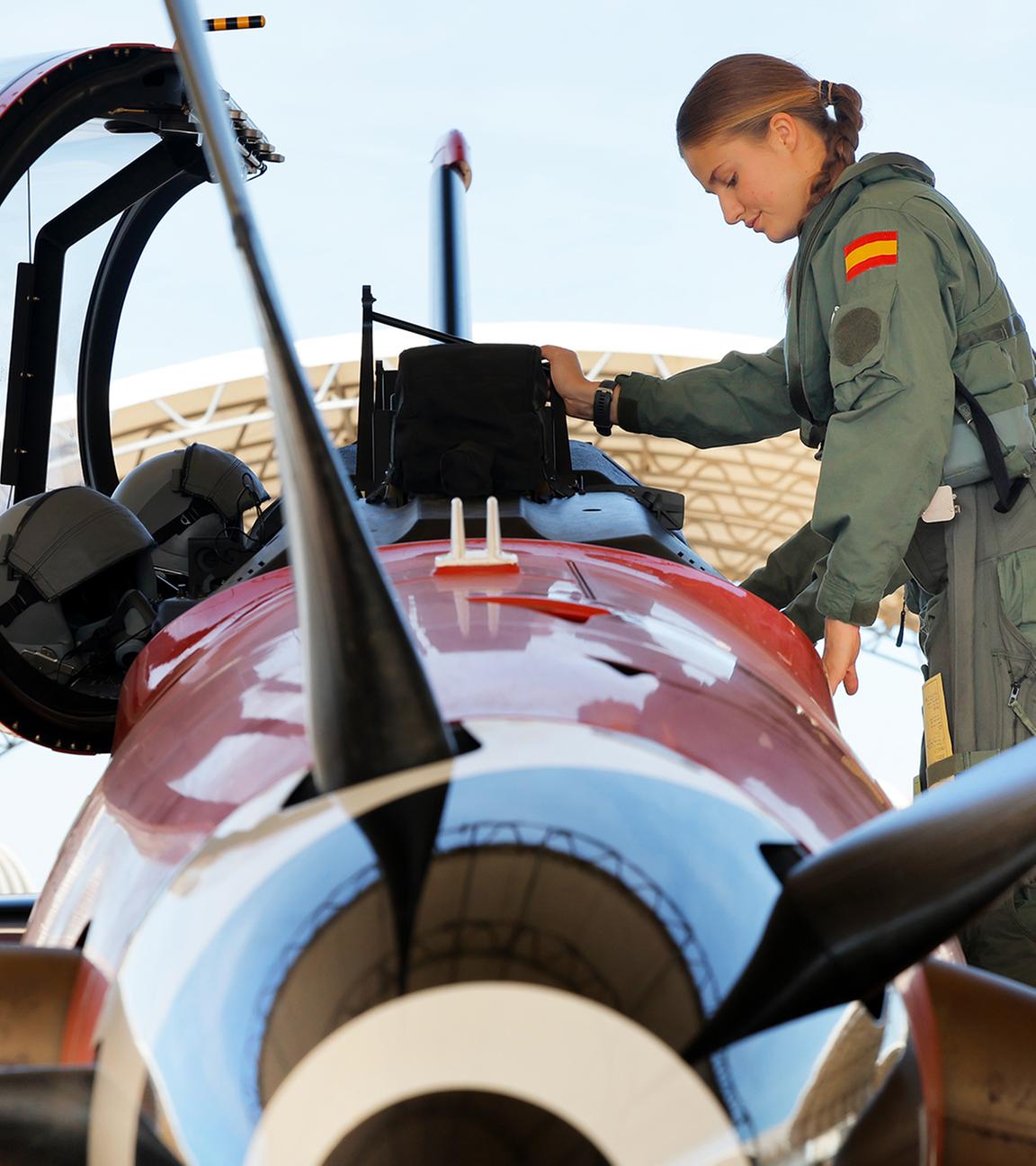 Prinzessin Leonor von Spanien bei ihrem Jungfernflug.