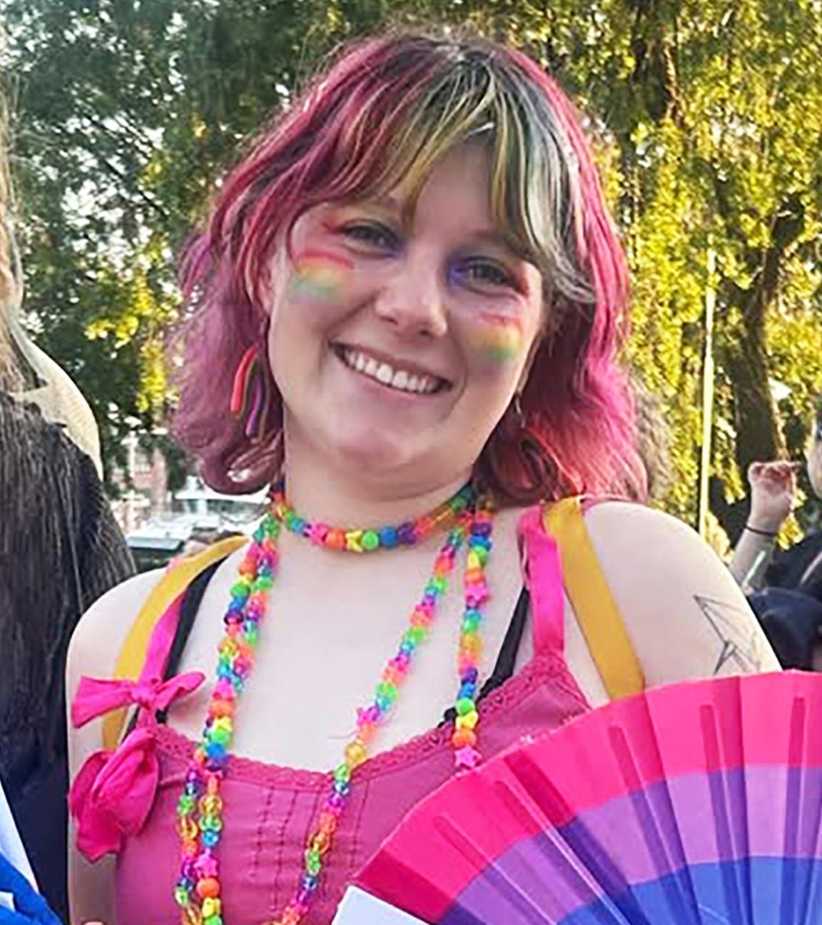 Maud Angelica Behn auf einer Pride-Veranstaltung.