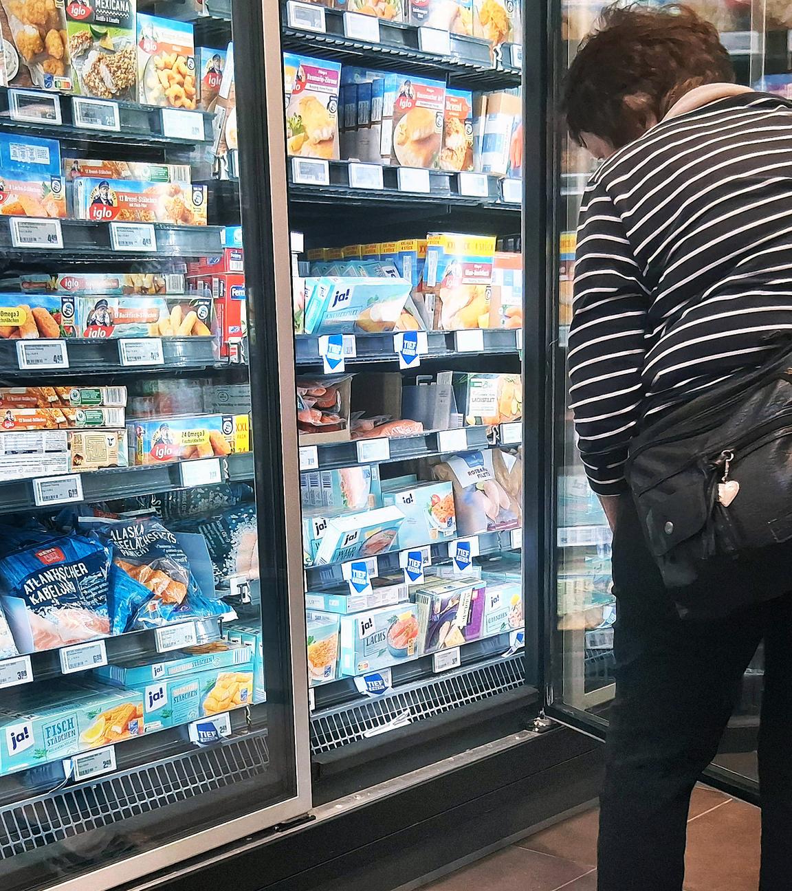 Tiefkühl-Regal mit verschiedenen Fertiggerichten (Archivfoto)