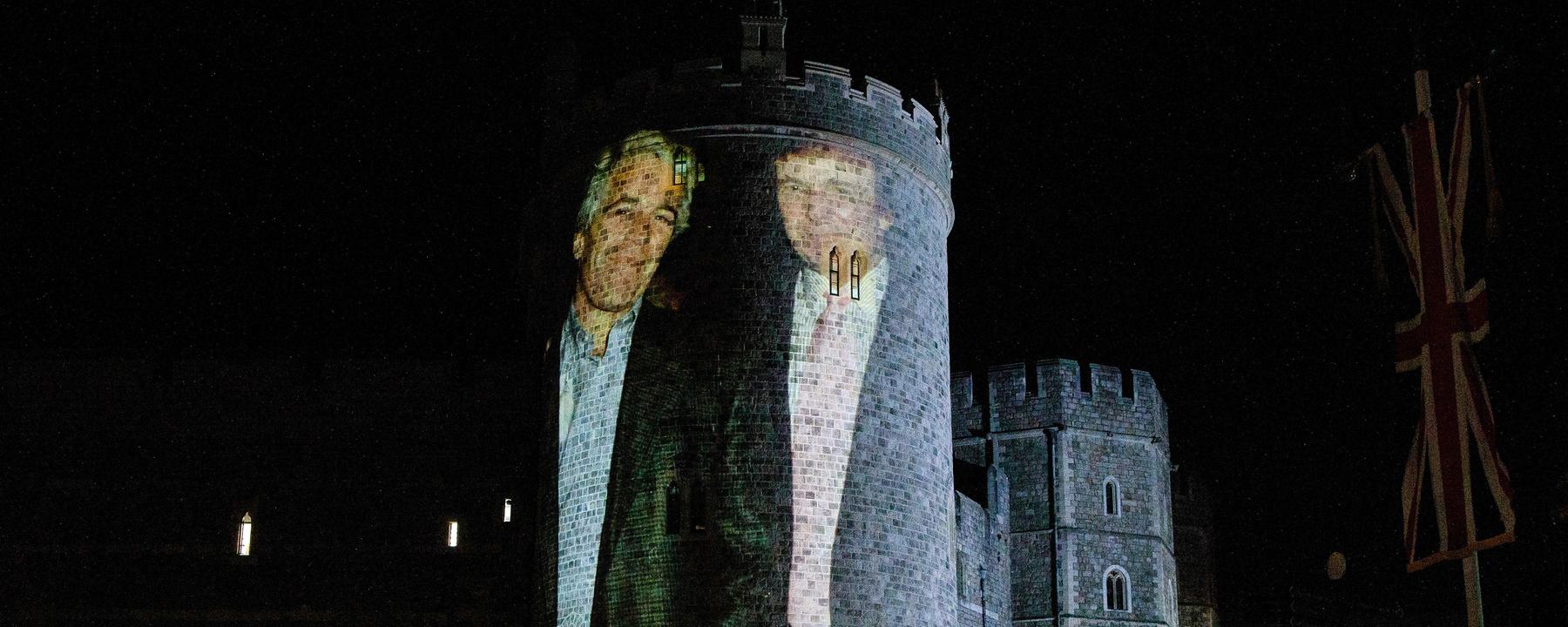 Trump und Sexualstraftäter Jeffrey Epstein auf dem Turm des Schlosses Windsor - eine von mehreren Protestaktionen gegen den Staatsbesuch.