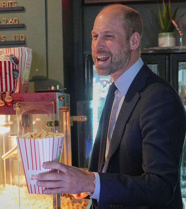 Prinz William an der Popcorn-Maschine