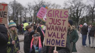 Tausende protestieren gegen sexualisierte Gewalt