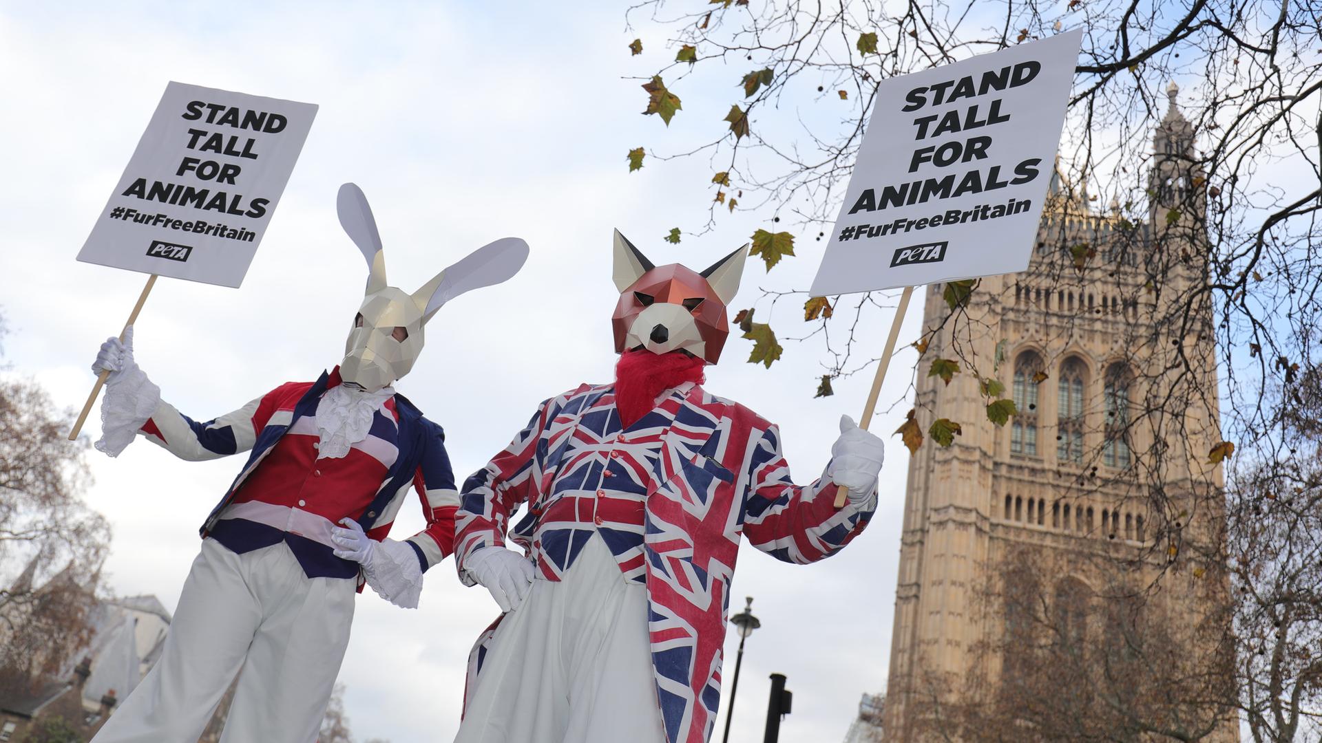 Mitglieder der Tierrechtsorganisation Peta demonstrieren in London