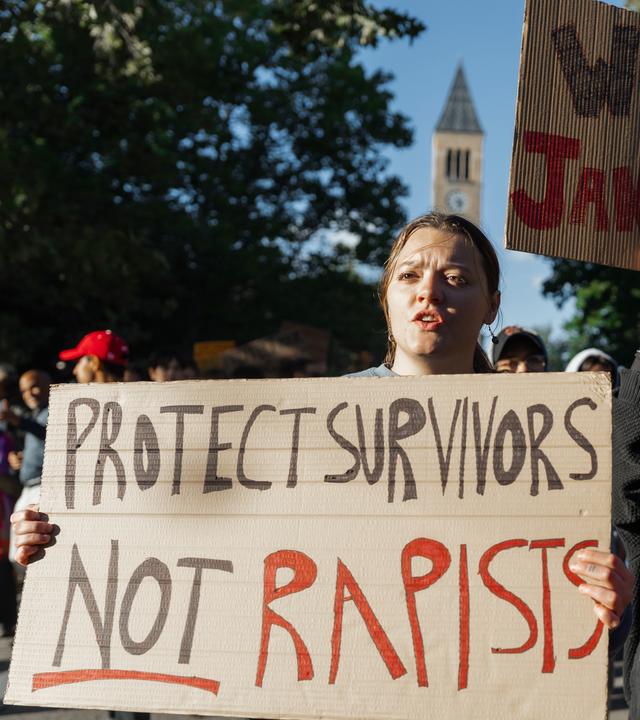 Studierende protestieren gegen den Umgang der Cornell University mit einem Fall sexueller Gewalt, aufgenommen am 05.10.2026