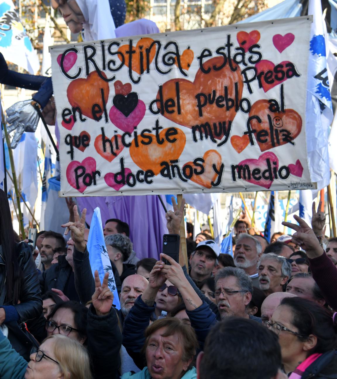 Protestierende Menschen in Buenos Aires