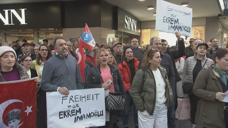 Proteste von CHP Anhängern in Deutschland