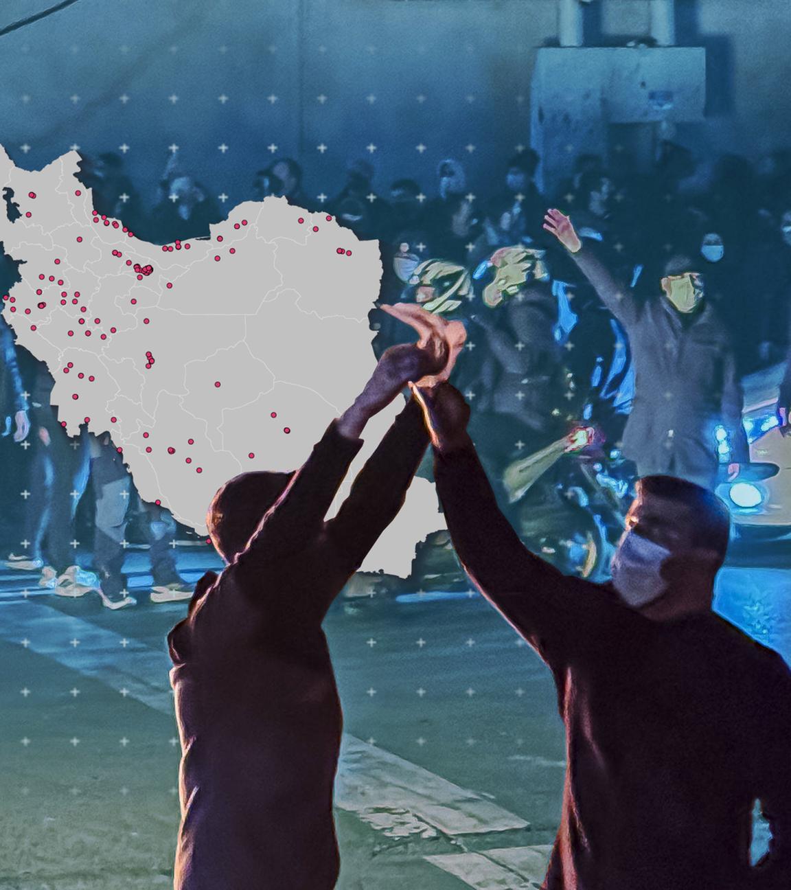Zwei Personen recken die Arme in den Himmel im Hintergrund sind Protestierende und eine Karte vom Iran zu sehen.