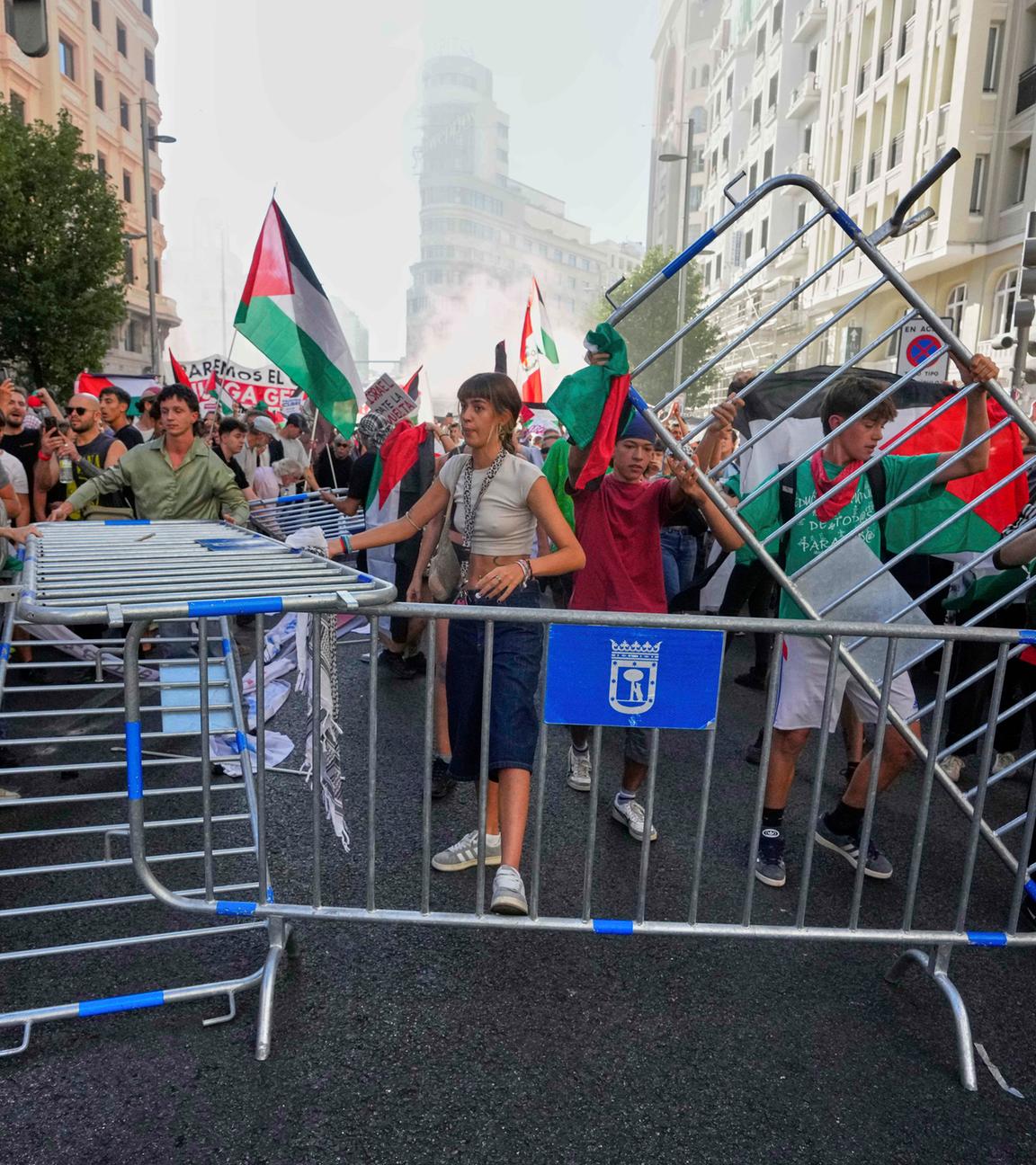 Vuelta wegen Protesten abgebrochen.