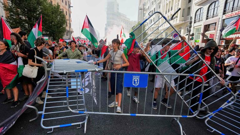 Vuelta wegen Protesten abgebrochen.