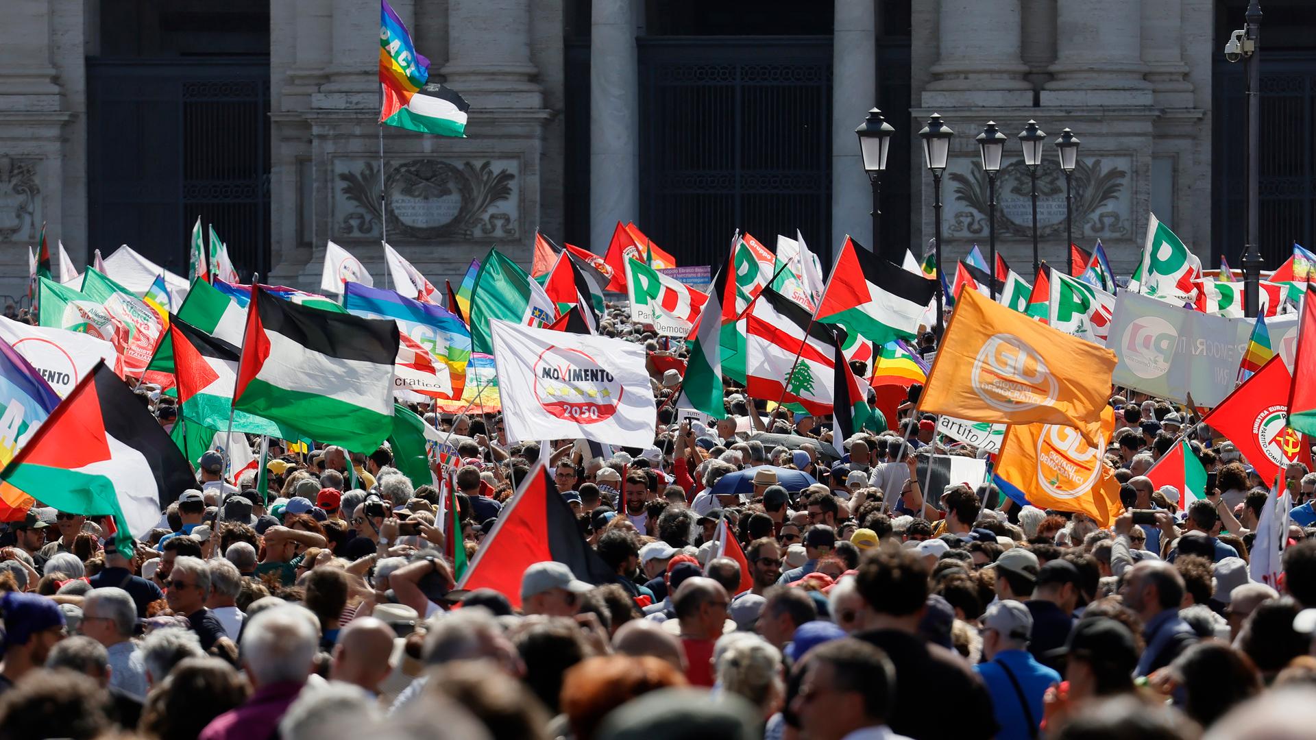 Demonstranten in Rom bei einer Pro-Palästina-Kundgebung