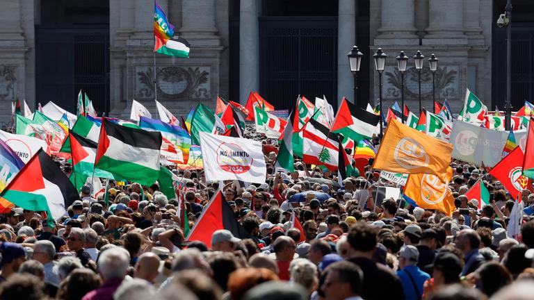 Demonstranten in Rom bei einer Pro-Palästina-Kundgebung