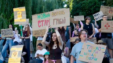 Activists protest against the dismissal of Ukrainian Defence Minister Mykhailo Fedorov in Ivana Franka Square in the evening on the second day of rallies, Kyiv, Ukraine, July 17, 2026.