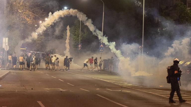 Erneute Zusammenstösse zwischen Polizei und Demonstranten in Belgrad.