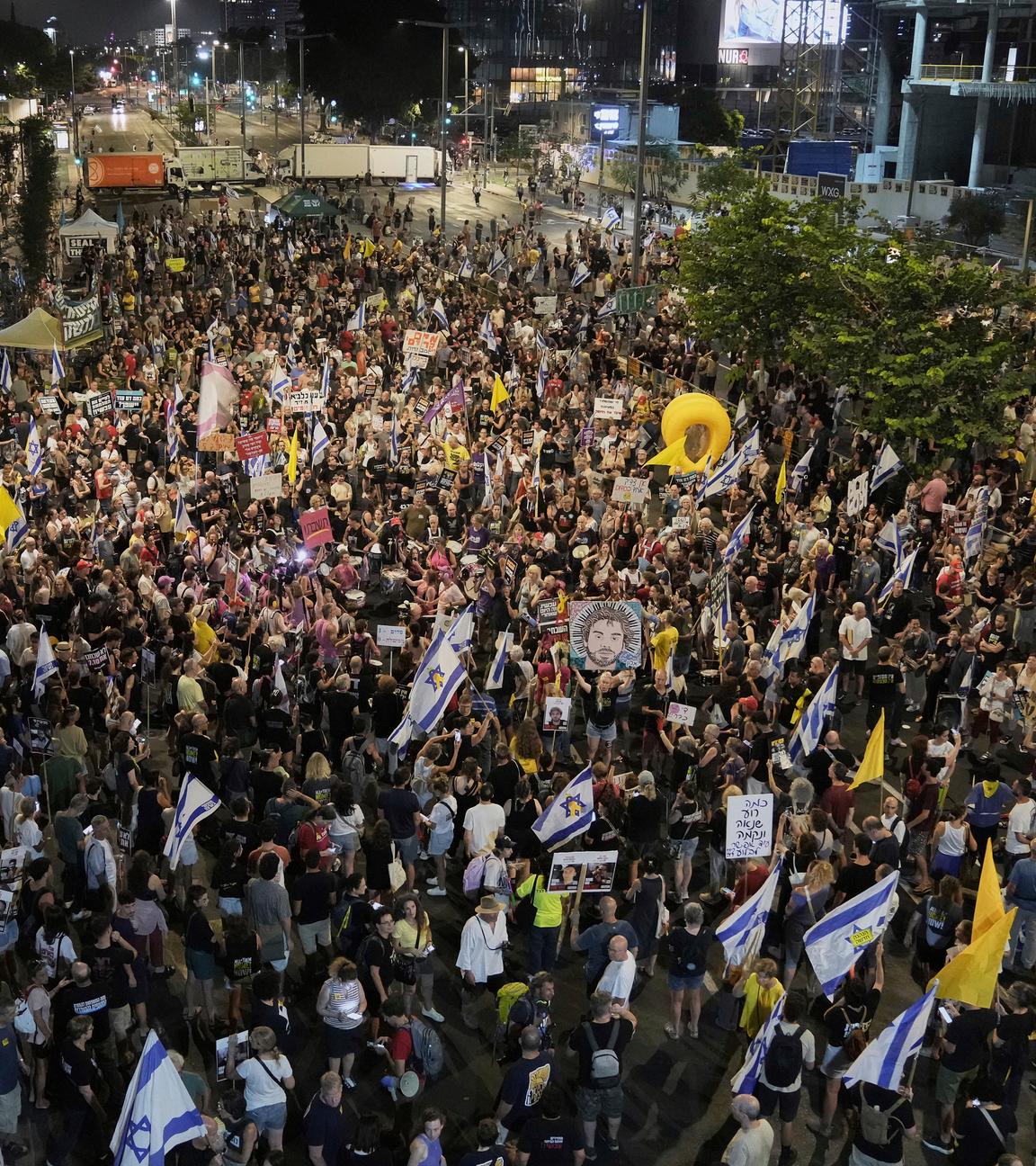 Im Zentrum von Tel Aviv demonstrieren Tausende für ein Ende des Gaza-Kriegs
