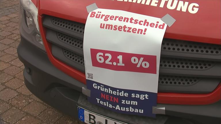Protestplakat gegen Tesla
