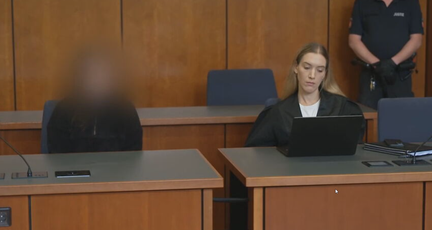 22-Jährige ersticht Vermieter: Prozessauftakt