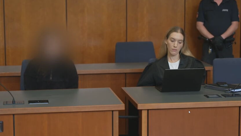 22-Jährige ersticht Vermieter: Prozessauftakt