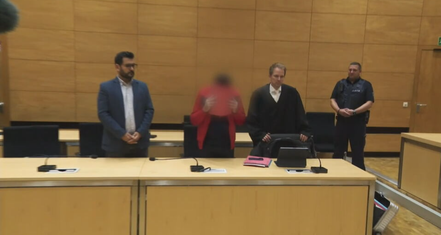 Prozess: Mann ersticht Ehefrau vor Kindern