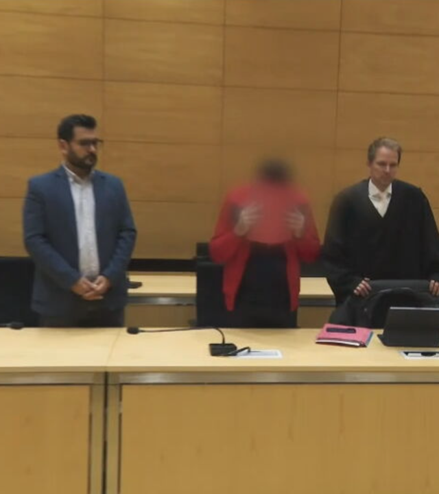 Prozess: Mann ersticht Ehefrau vor Kindern