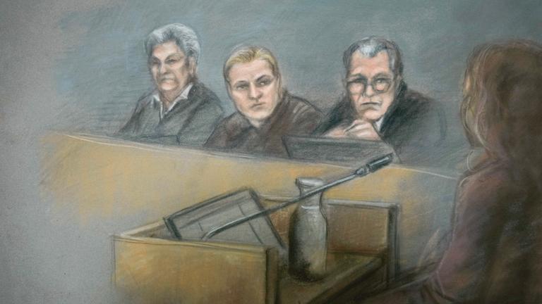 Archiv: Eine Gerichtszeichnung zeigt den Angeklagten Marius Borg Høiby (M) am dritten Tag des Prozesses gegen ihn im Osloer Bezirksgericht im Gerichtssaal mit seinen Anwälten Ellen Holager Andenæs und Petar Sekulic (r). 