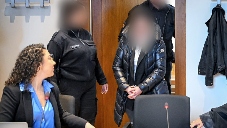 Angeklagte im Gerichtsaal  