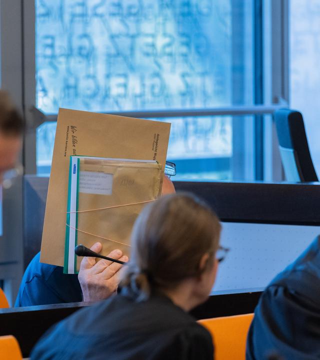 Prozessauftakt nach riesigem Waffenfund