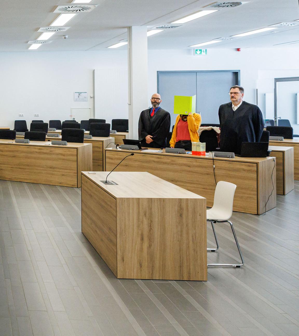 Prozessbeginn gegen Susann E. (2. v. r.) wegen des Verdachts der Unterstützung der rechtsextremen Zelle Nationalsozialistischer Untergrund (NSU)