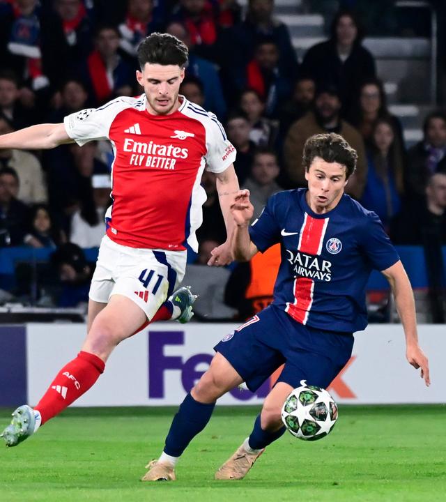 Declan Rice ( 41 - Arsenal FC ) und Joao Pedro Goncalves Neves ( 87 - PSG ) während der UEFA Champions League.