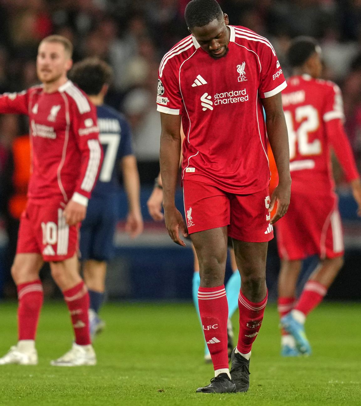 Champions-League-Viertelfinale, Hinspiel Paris Saint-Germain - FC Liverpool: Liverpools Ibrahima Konate lässt den Kopf hängen.