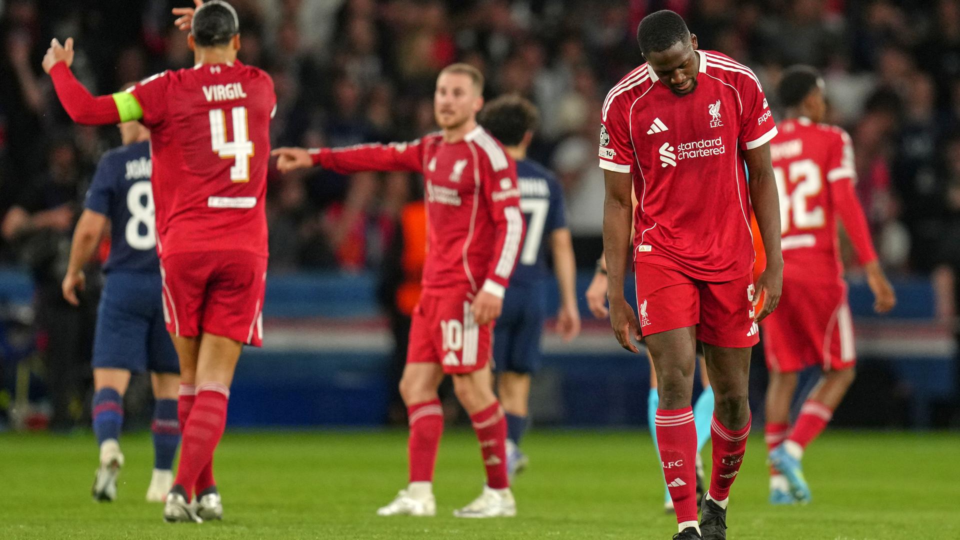 Champions-League-Viertelfinale, Hinspiel Paris Saint-Germain - FC Liverpool: Liverpools Ibrahima Konate lässt den Kopf hängen.