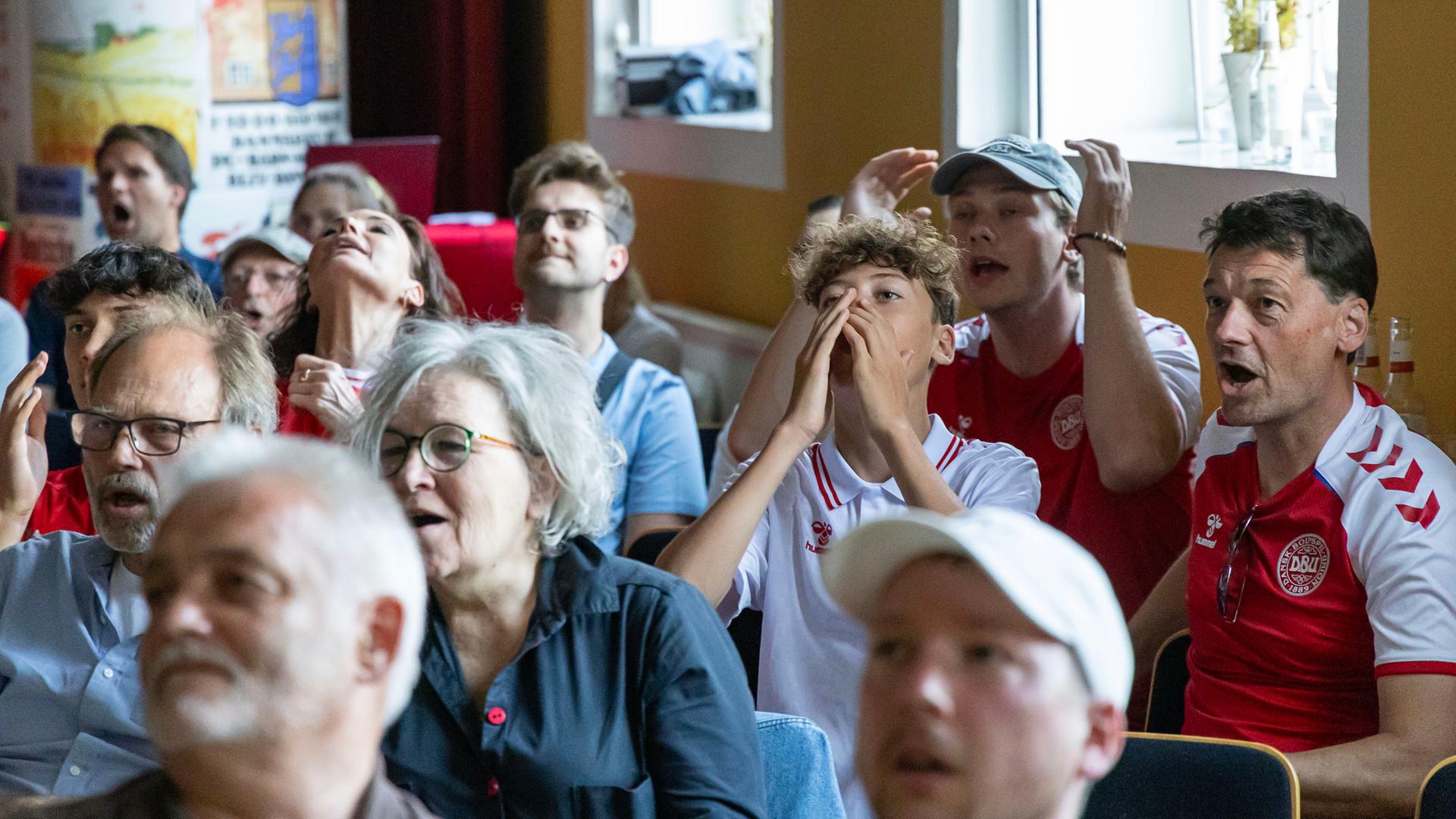 Public Viewing von der autochthonen nationalen Minderheiten Europeada in Flensburg.