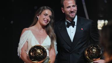 Der englische Fußballspieler Harry Kane und die Spanierin Alexia Putellas erhalten im Rahmen der Ballon-d'Or-Verleihung im London Palladium Theatre die Auszeichnungen als Spieler und Spielerin des Jahres.
