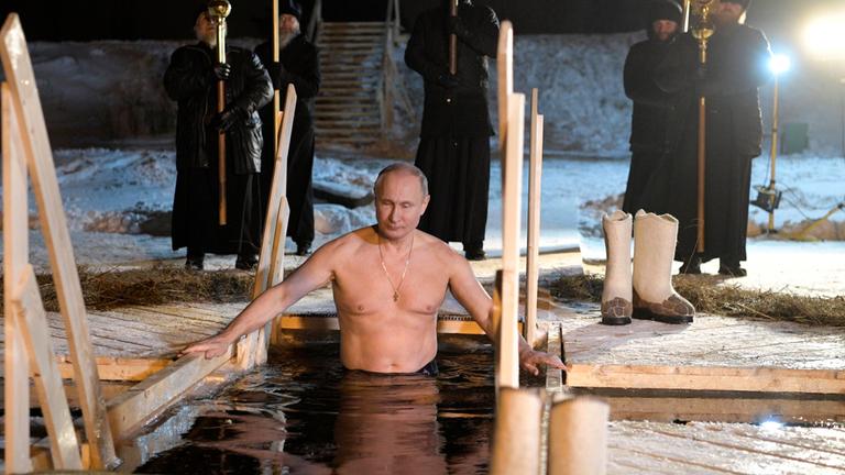Wladimir Putin beim Eisbaden
