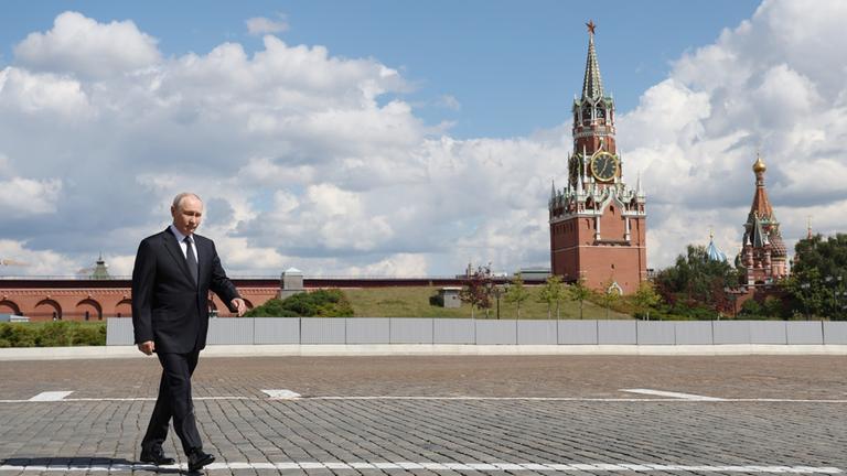 Putin vor dem Kreml.