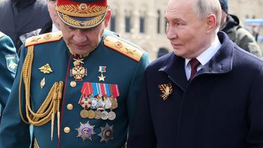 Russische Präsident Wladimir Putin und Ex-Verteidigungsminister Sergej Schoigu