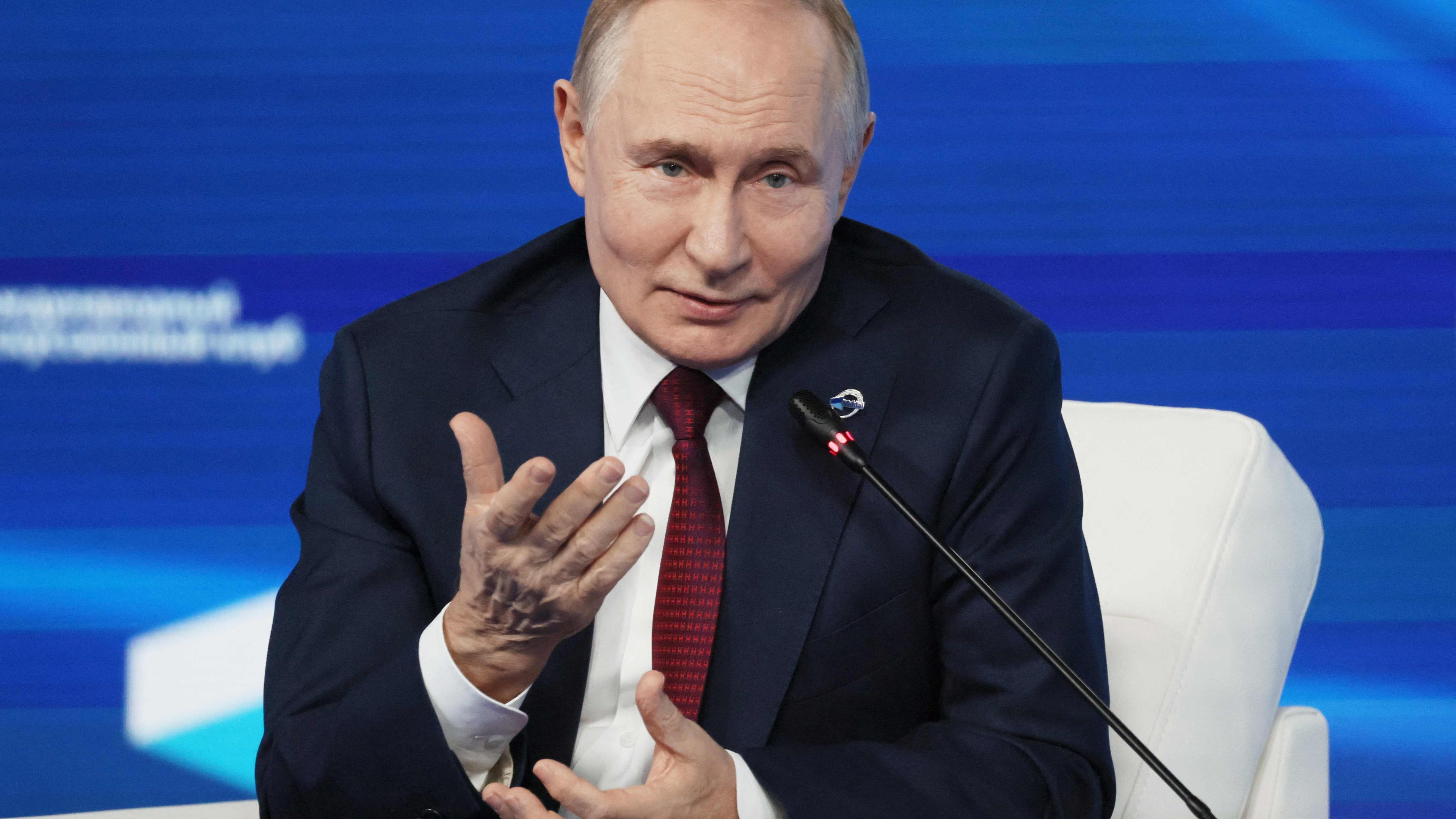 Russlands Präsident Wladimir Putin spricht beim Waldai-Forum in Sotschi am Schwarzen Meer.