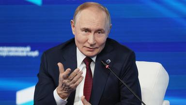 Russlands Präsident Wladimir Putin spricht beim Waldai-Forum in Sotschi am Schwarzen Meer.