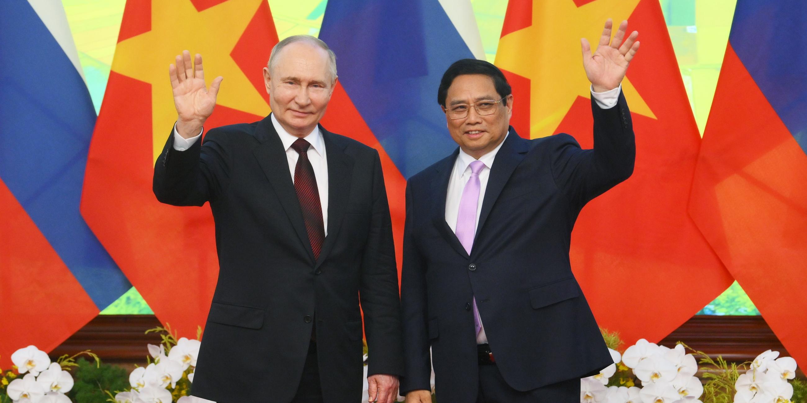 In Hanoi wurde Russlands Präsident Putin mit militärischen Ehren empfangen. Angesichts der westlichen Sanktionen gegen Russland wirbt Putin in Vietnam für engere Beziehungen.