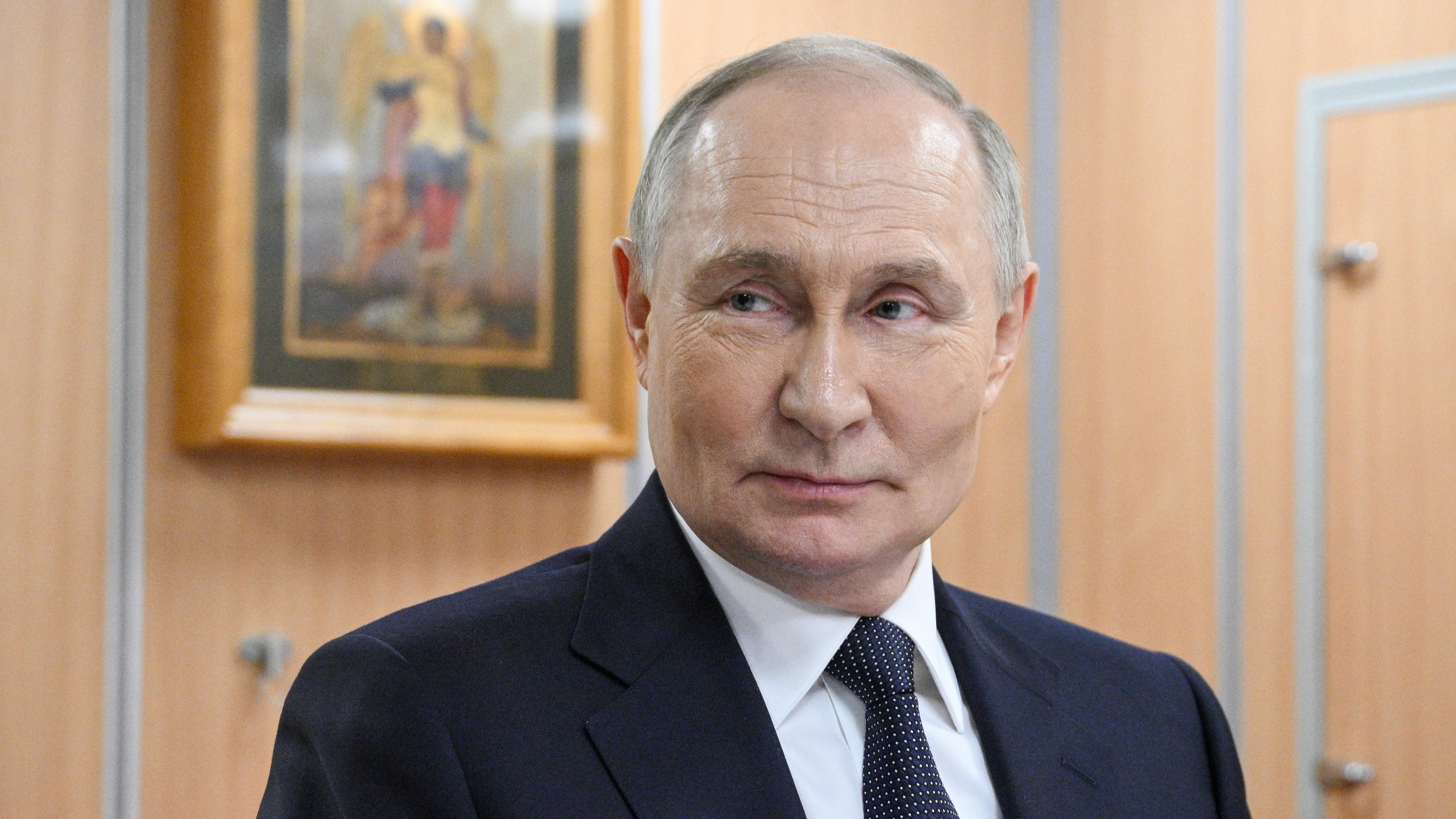 27.03.2025: Der russische Präsident Wladimir Putin bei einem Besuch der U-Boot-Flotte in Murmansk.