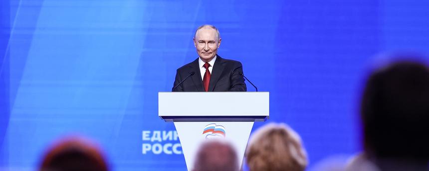 Putin hält eine Rede vor dem Parteitag der Partei ?Einiges Russland? im Vorfeld der Wahlen zur russischen Staatsduma